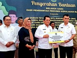 Kunker ke Natuna, Gubernur Ansar Serahkan Berbagai Insentif dan Bantuan Longsor Serasan