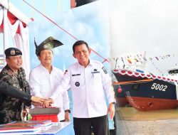 Menteri Kelautan dan Perikanan Luncurkan 2 Kapal Pengawas Berkecepatan Tinggi