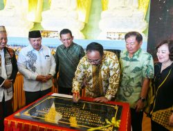 Menag Yaqut dan Gubernur Silaturahmi dengan Umat Buddha di Pagoda Sata-Sahasra Buddha