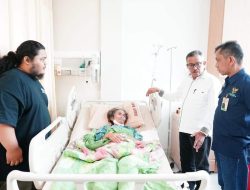 Jefridin Serahkan Bantuan Berobat dan Doakan Kesembuhan untuk Nurida