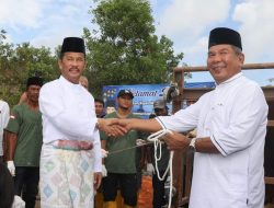 Bersama Wagub Marlin Serahkan Enam Ekor Sapi, Rudi: Ini Dalam Rangka Membersihan Diri