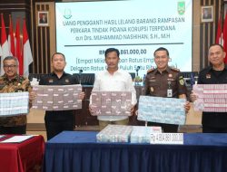 Kejaksaan Serahkan Hasil Lelang Barang Rampasan Negara Kasus Korupsi