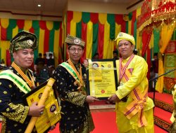 Lima Tokoh Termasuk Amsakar Achmad Dapat Gelar Kesultanan Riau-Lingga