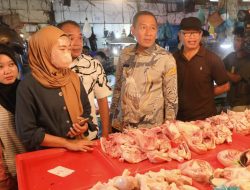 Pastikan Ketersedian Bahan Pokok dan Stabikitas Harga, Pjs Wako Batam Tinjau Pasar Tos 3000