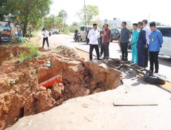 Tinjau Jalan Longsor, Pjs Wako Batam Minta Dinas Terkait Segera Ambil Tindakan