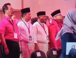 Tak Buang Identitas Melayu, Rudi-Rafiq Hadir Debat Pilgub Kepri Memakai Teluk Belanga