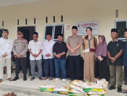 Kapolres Lingga dan Wartawan Berbagi Kebahagiaan dengan Lansia dan Anak Yatim di Ramadhan