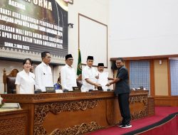 Fraksi-Fraksi DPRD Batam Menyampaikan Tanggapan Ranperda  Pertanggungjawaban Pelaksana APBD Kota Batam Tahun Anggaran 2024