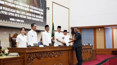 Fraksi-Fraksi DPRD Batam Menyampaikan Tanggapan Ranperda  Pertanggungjawaban Pelaksana APBD Kota Batam Tahun Anggaran 2024