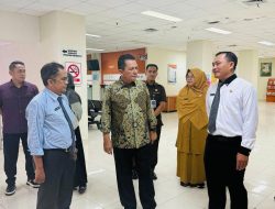 Ingin Pelayanan Pasien Maksimal, Gubernur Ansar Tinjau Langsung Progres Perbaikan AC Central di RSUD Raja Ahmad Tabib