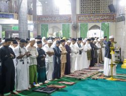 Gema Takbir dan Pesan Keikhlasan Gubernur Ansar Warnai Idul Adha 1446 H di Tanjungpinang