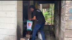 Jumat Berkah, Polres Lingga Bantu Berikan Sembako Kepada Warga Kurang Mampu