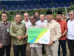 Gubernur Ansar dan Ketua DPRD Kepri Serahkan Bantuan untuk Nelayan di Pulau Kasu