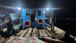 Bakamla Gagalkan Penyelundupan Kayu Ilegal di Batam