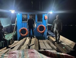 Bakamla Gagalkan Penyelundupan Kayu Ilegal di Batam