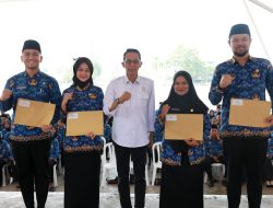 Amsakar Achmad Serahkan SK Pengangkatam PPPK Tahap II Formasi Tahun 2024