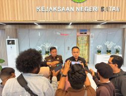 Kejari Batam Terima Enam Tersangka dan Barang Bukti Kasus Dua Ton Sabu
