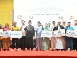 Gubernur Ansar Serahkan Bantuan untuk Warga Batam, Dari UMKM hingga Beasiswa