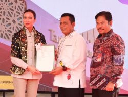 Gubernur Ansar Serahkan Sertifikat Lahan Pusat Kreasi Destinasi Pariwisata di Kawasan Gurindam 12 kepada Menpar RI