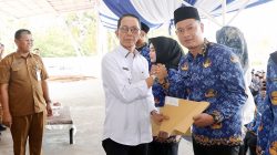 Amsakar Serahkan SK 593 PPPK Paruh Waktu, Minta Tingkatkan Disiplin dan Pelayanan Publik