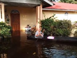 Banjir Rob Rendam Puluhan Rumah di Sungai Sebesi Kundur