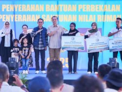 Warga Tanjung Banun Terima Bantuan Perbekalan dan Santunan Rumah