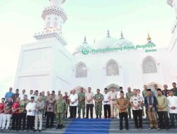 Ketua DPRD Hadiri Peresmian Masjid Bintang Amin Angkasa