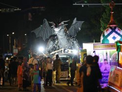 Naga Hitam hingga Replika Masjid Pukau Warga, Pawai Takbir Batam Bergemuruh Penuh Makna