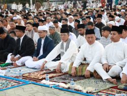 Amsakar Salat Id Bersama Warga, Dataran Engku Putri Dipenuhi Lautan Jemaah
