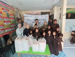 Pegadaian Kanwil Pekanbaru Gelar Program “Mengetuk Pintu Langit” Bagi-Bagi Takjil untuk masyarakat