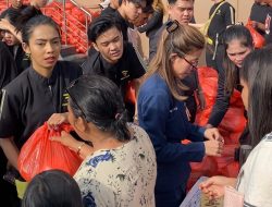 First Club Batam Bagikan 1.000 Paket Sembako Kepada Warga Lubuk Baja