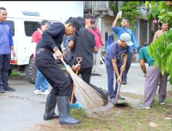 Wali Kota Amsakar dan Warga Gotong Royong Bersihkan Lingkungan