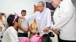 Air Mata Amsakar Luruh Saat Menjenguk Bocah Korban Kekerasan