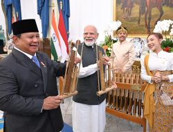 Diplomasi Bernada Persahabatan, Presiden Prabowo Hadiahkan Angklung untuk PM Narendra Modi