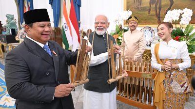 Diplomasi Bernada Persahabatan, Presiden Prabowo Hadiahkan Angklung untuk PM Narendra Modi