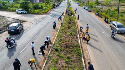 Pimpin Kamis Bersih di Bukit Bestari, Gubernur Ansar Ajak Masyarakat Jadikan Gotong Royong sebagai Budaya