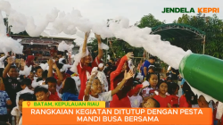 Semarak HUT RI, Warga Bougenville Pesta Mandi Busa