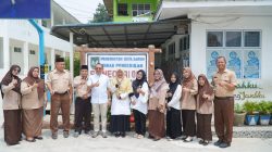 Anggota DPD RI H. Darma Setiawan Serahkan Bantuan Hadroh ke SDN 002 Batu Ampar, Tekankan Pentingnya Perlindungan Anak