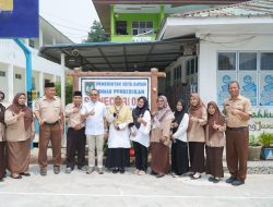 Anggota DPD RI H. Darma Setiawan Serahkan Bantuan Hadroh ke SDN 002 Batu Ampar, Tekankan Pentingnya Perlindungan Anak